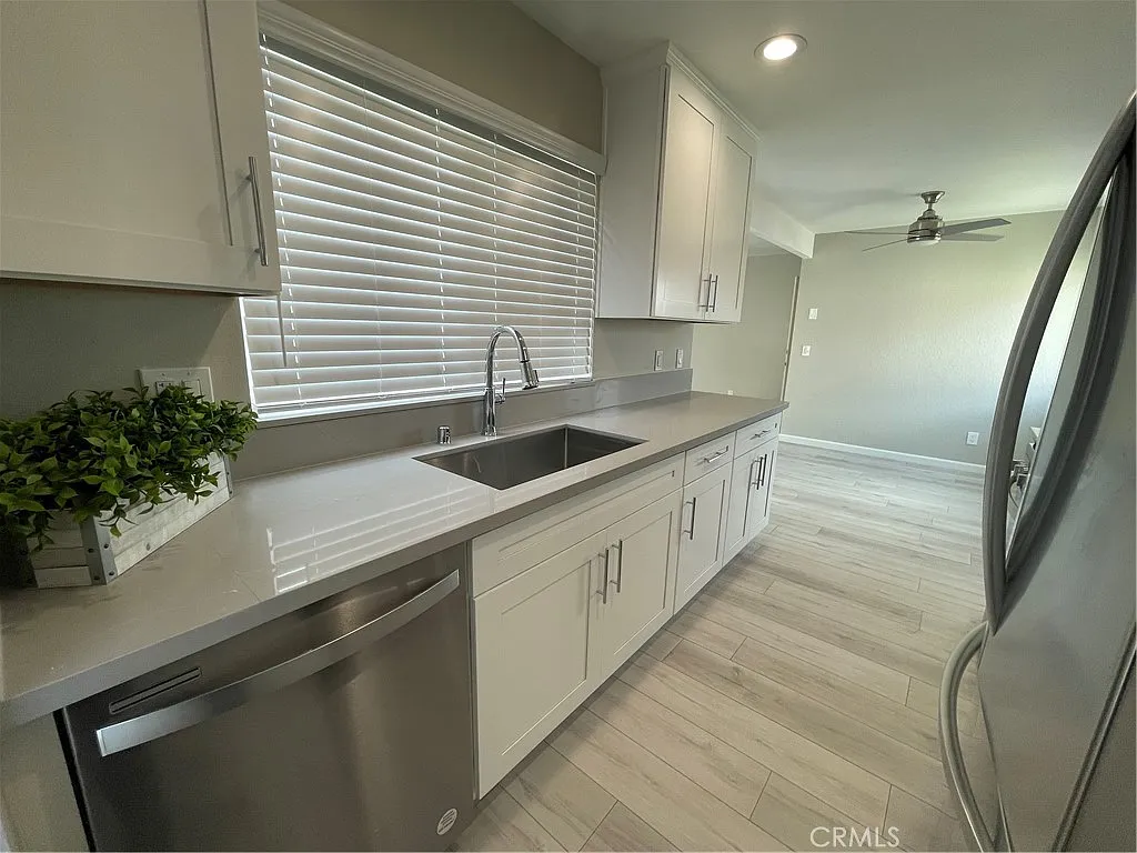 2 bed, 912 sqft, $3,000 — Photo 3