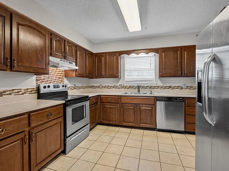 300 Davis Rd — Photo 17