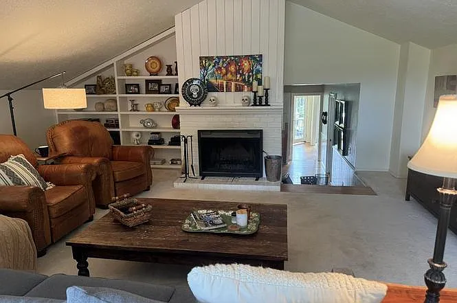 3 bed, 2323 sqft, $3,650 — Photo 4