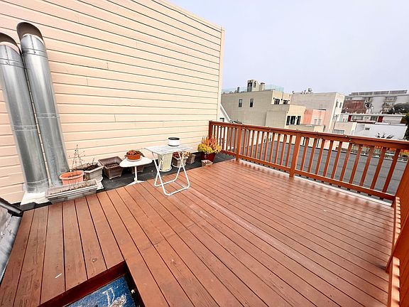 4th image of 3027 Clement St #3
