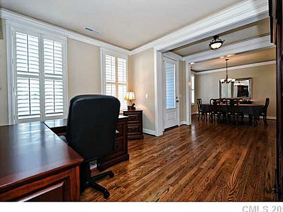3rd image of 16423 Leavitt Ln