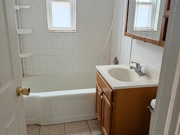 2nd image of 825 N Raynor Ave