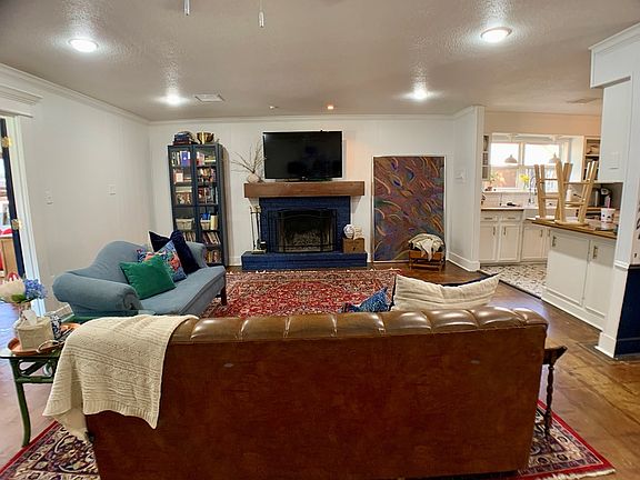 3rd image of 6204 Linwood Dr