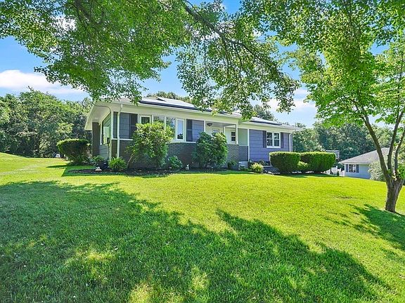 2nd image of 11 Juniper Hill Rd