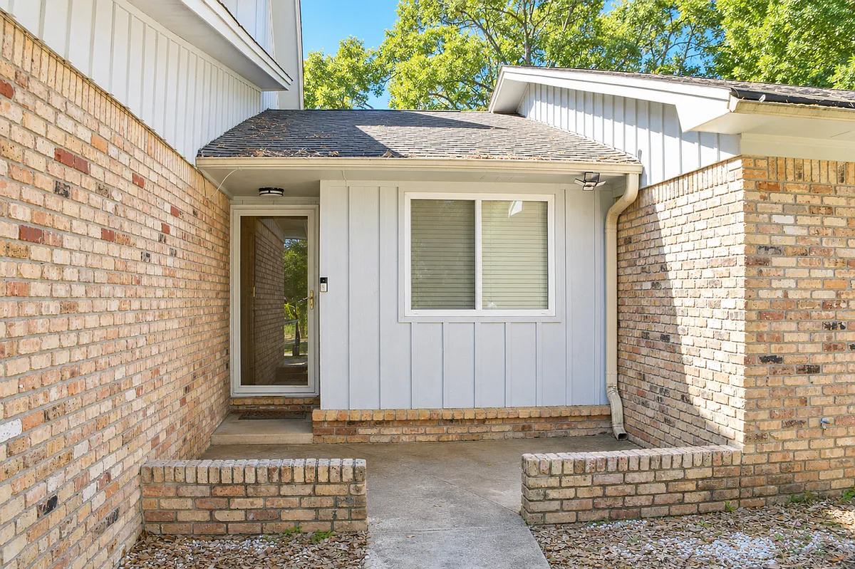 Building Photo - 2143 Yardley Cir