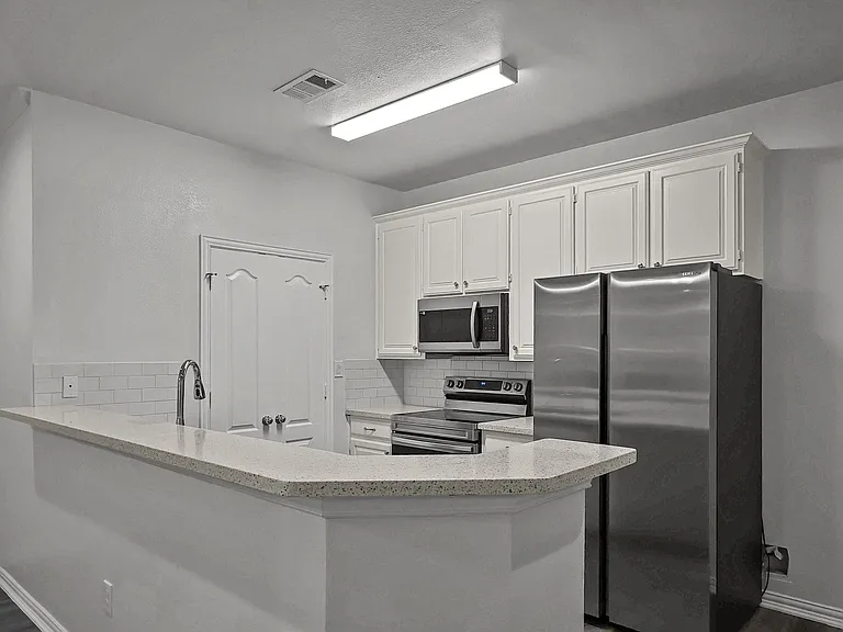 1501 Cedar Elm Dr #101 — Photo 5
