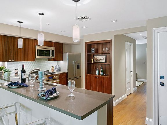 5th image of 145 Sussex St #2