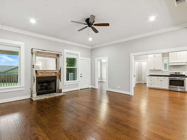 705 S Elm St — Photo 5