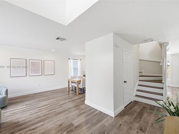 3rd image of 192 W Forest Oak Cir