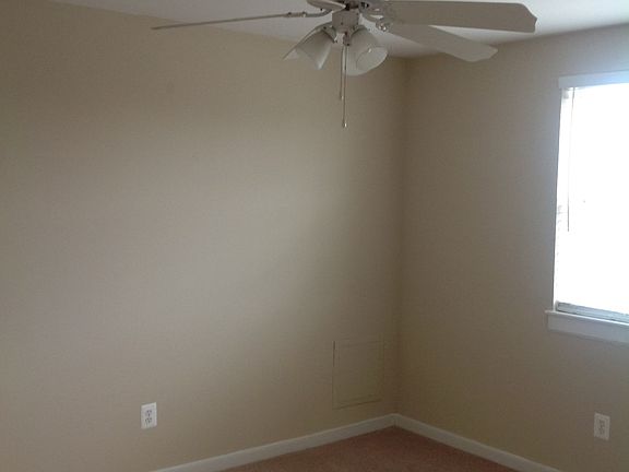 2nd image of 325 S Amsterdam Ct
