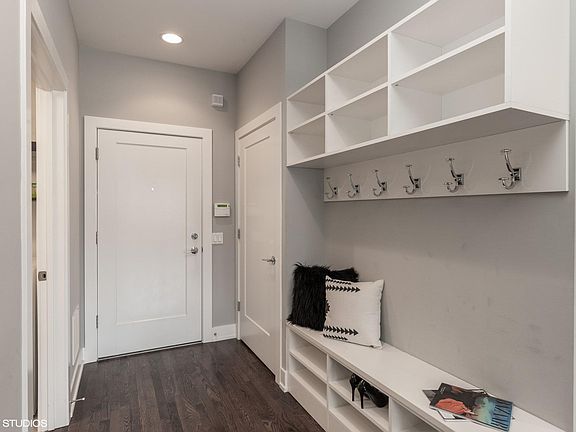 5th image of 3914 N Damen Ave #202