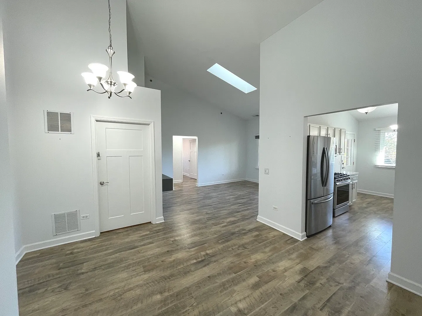 2 bed, 1200 sqft, $2,325 — Photo 3