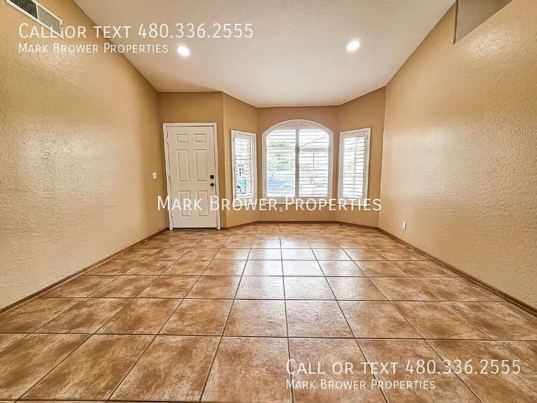 566 S Esmeralda — Photo 6