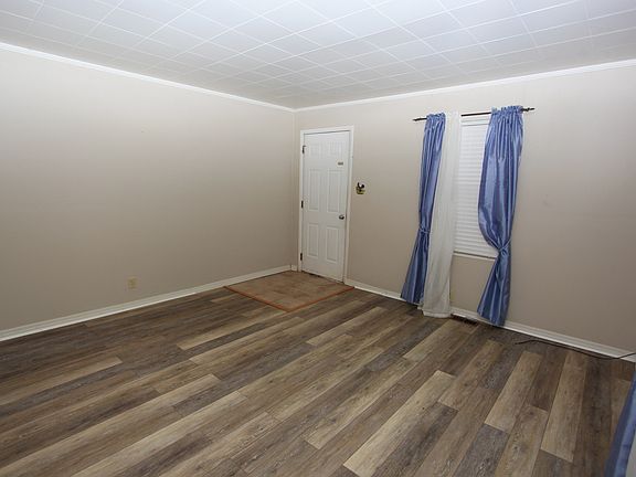 5th image of 628 Woodrow Ave