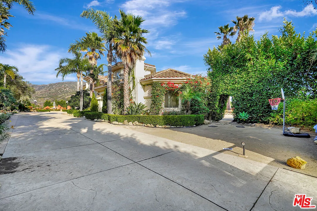 5 bed, 5.5 bath, 5369 sqft, $23,500 — Photo 3