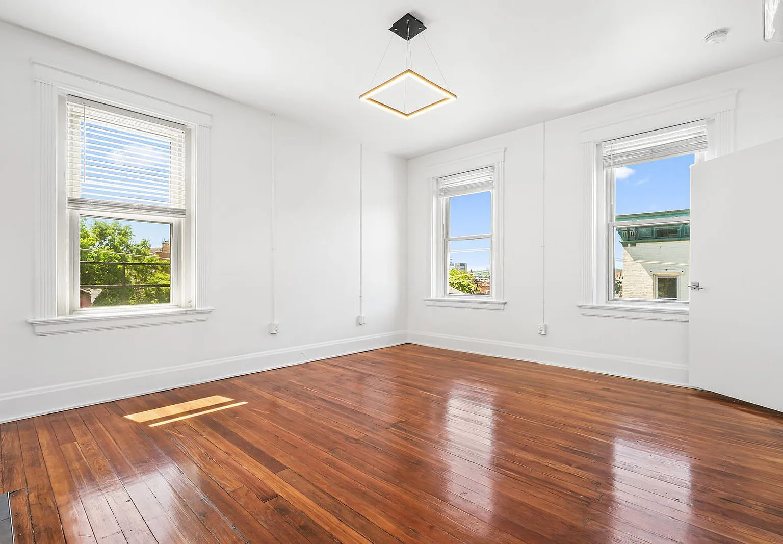 1 bed, 1.0 bath, $1,175 — Photo 2