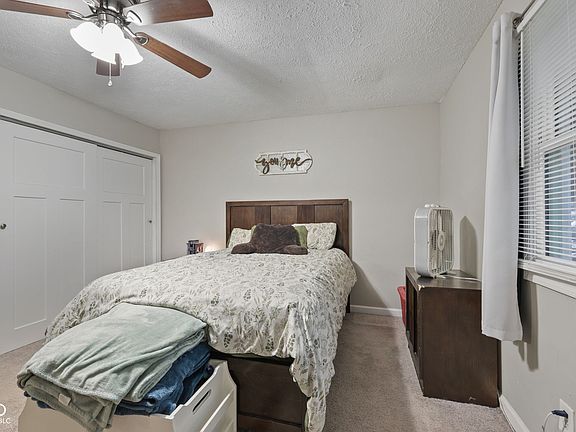 5th image of 3132 S Lyons Ave