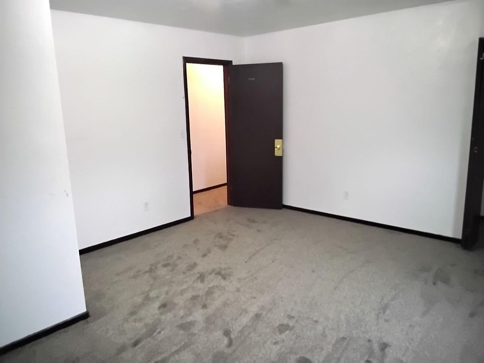 1st image of 174 Susan Dr #1