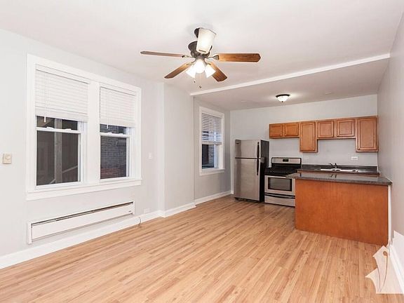 3rd image of 5860 N Kenmore Ave APT 210C