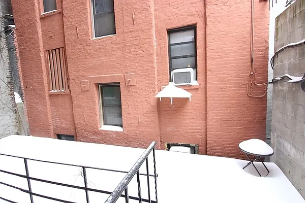 Rented by Dynamik Realty | media 48