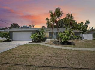9622 Oakhurst Rd, Seminole, FL 33776