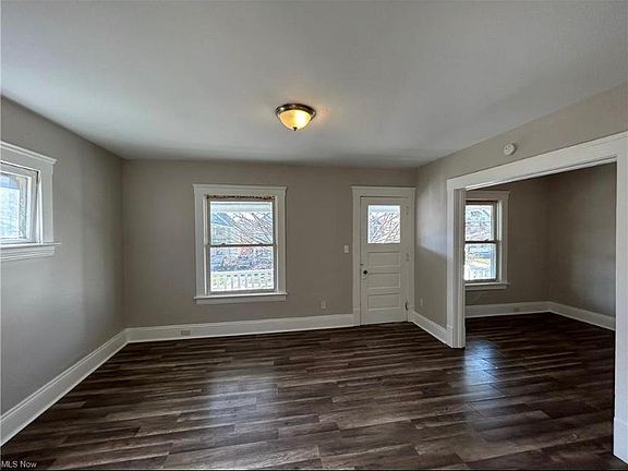 3rd image of 3327 W 88th St #Up
