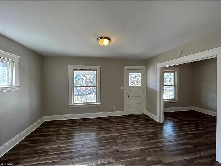 3327 W 88th St #UP — Photo 3