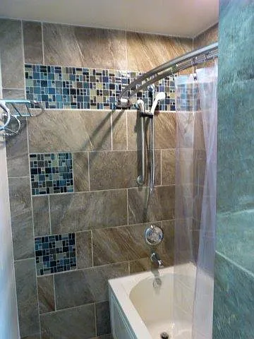 Bath for front bedroom