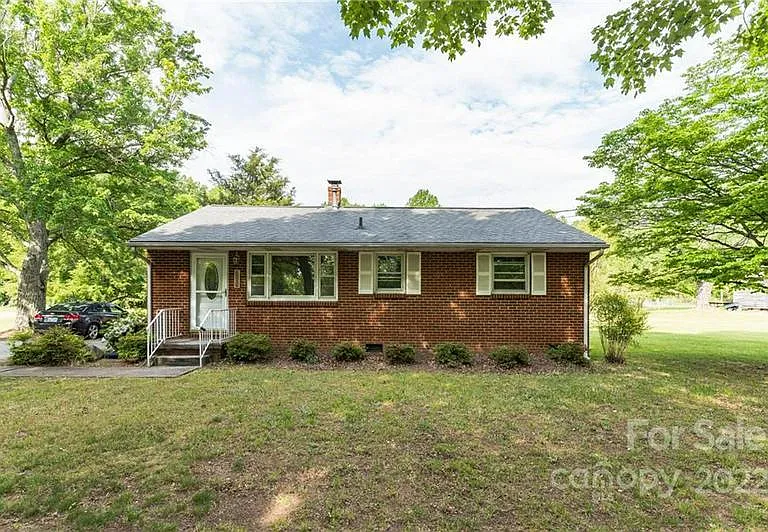 7605 Summerfield Rd — Photo 1
