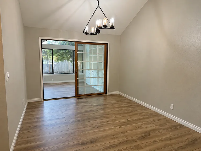 18905 SE 44th Way — Photo 5