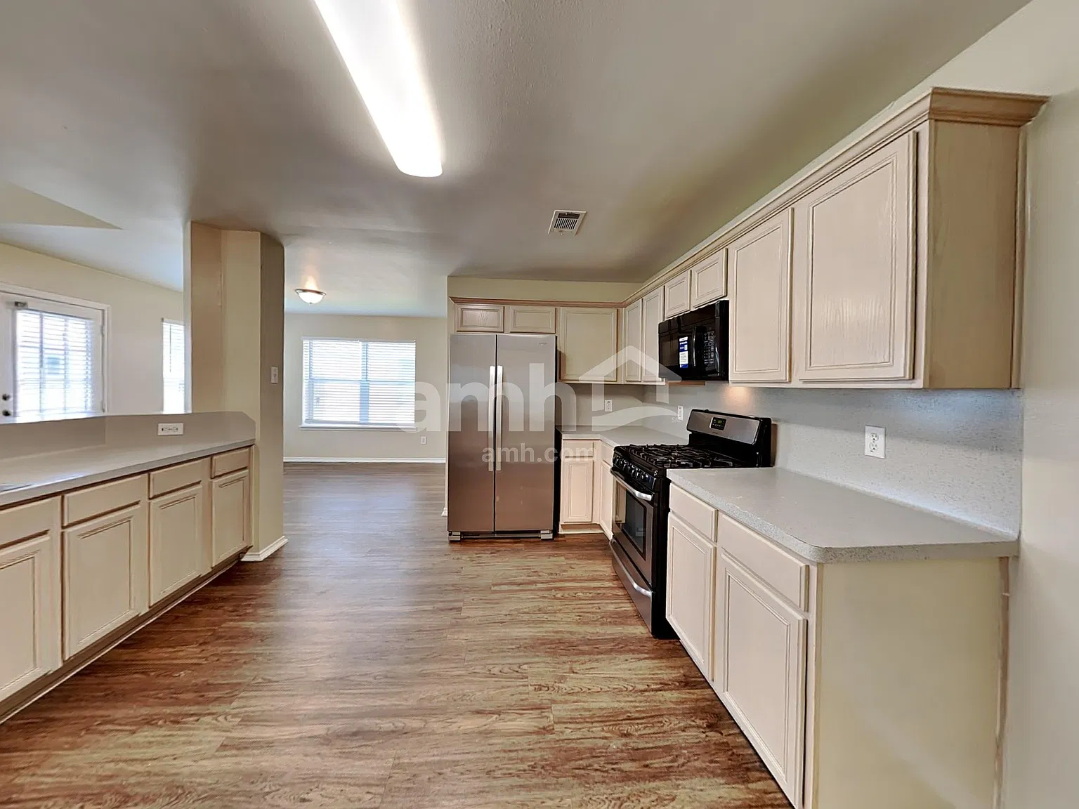 5 bed, 2.5 bath, 2995 sqft, $2,710 — Photo 3