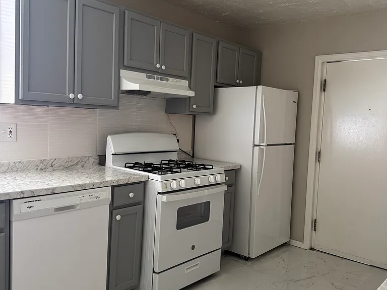 111.5 Polk Ave — Photo 17