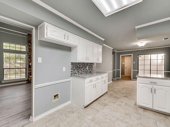 4th image of 1308 Carver Ln