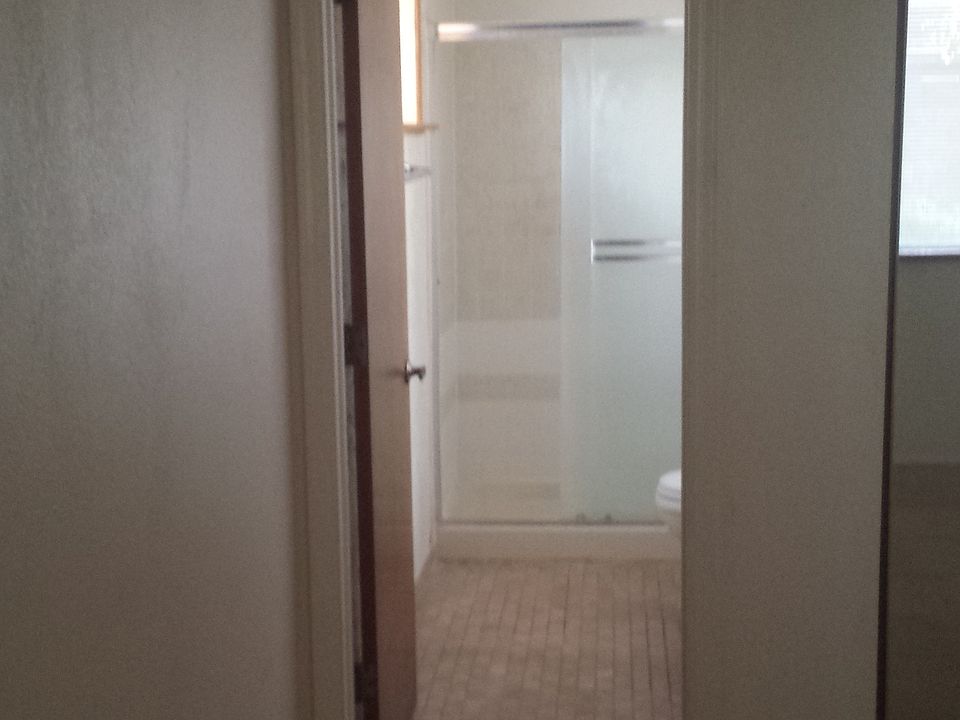 2nd image of 1821 W Straford Dr