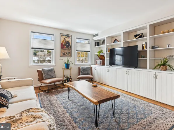 5 Russell Rd APT C, Alexandria, VA 22301