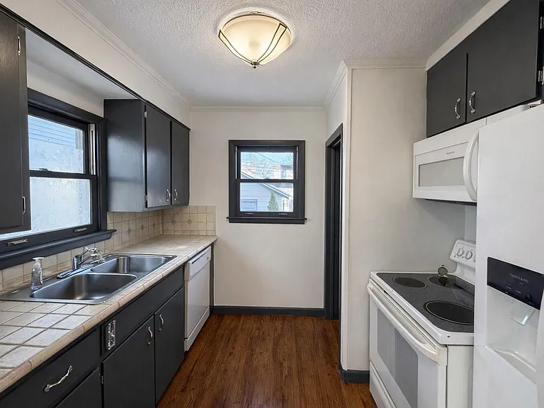 1259 Humphrey Ave — Photo 4