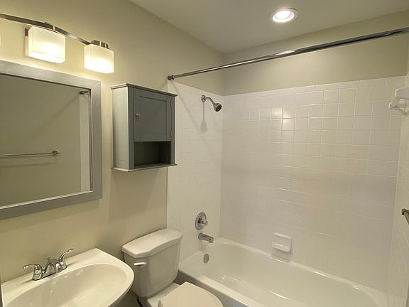 4th image of 325 Danube Ave Floor 2