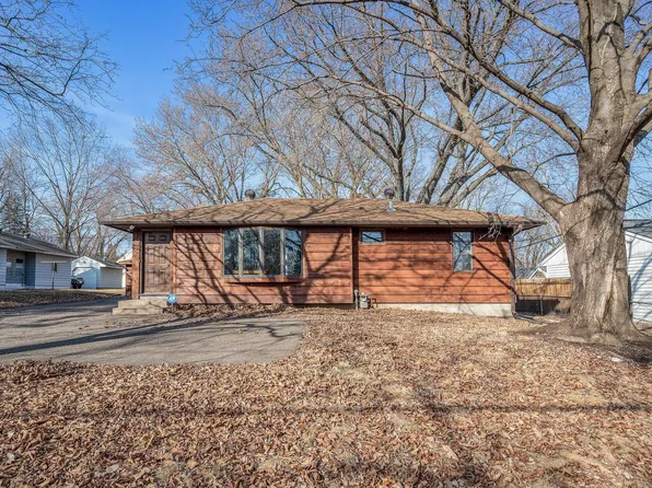 2057 Dale St N, Roseville, MN 55113
