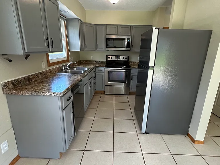 627 Welshire Dr #B — Photo 1