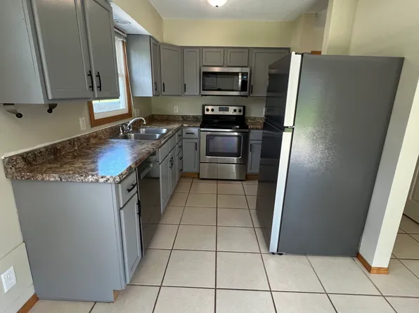 627 Welshire Dr APT B, La Crescent, MN 55947