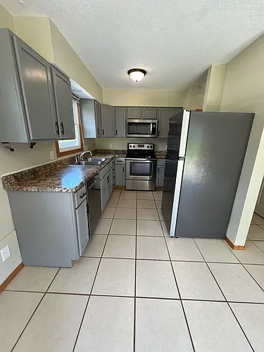 627 Welshire Dr #B Photo 1