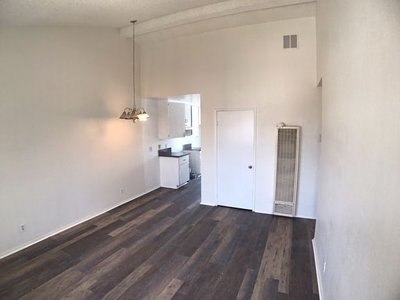 4th image of 1749 Obispo Ave APT 8