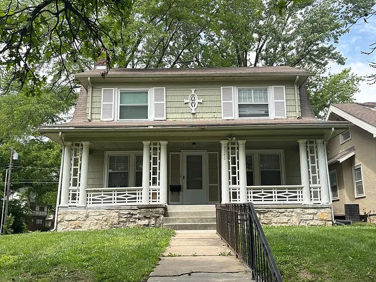 5346 Harrison St — Photo 1