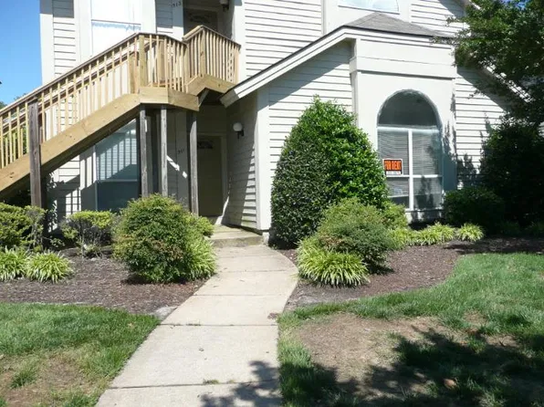 511 E Lake Cir, Chesapeake, VA 23322