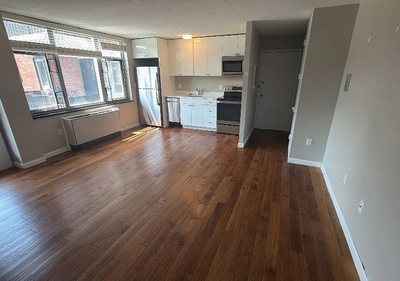 Avl NOW No Fee! Updated, sunny 1BR in Cushing Sq Belmont! — Photo 3