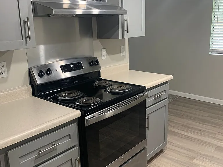 Dry Creek Apartments — Photo 4