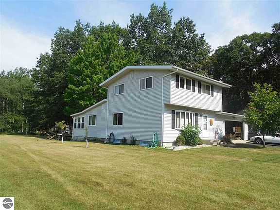 2nd image of 1058 Bundy Dr