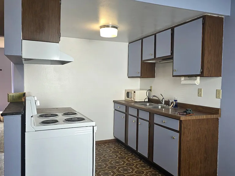 215 Clairmont Ct #C — Photo 2