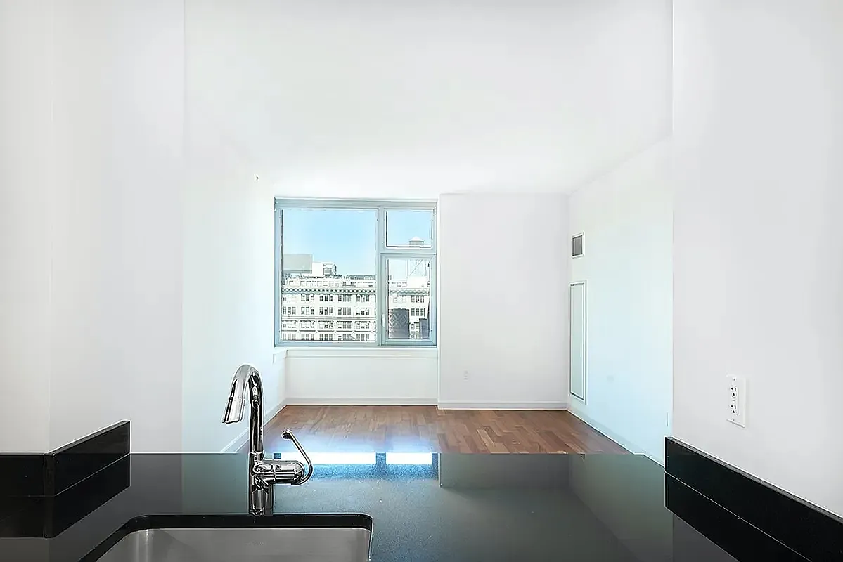 100 Jay Street — Photo 2