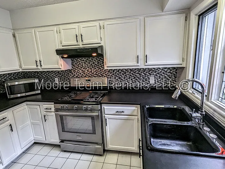 471 Britton Creek Dr — Photo 2